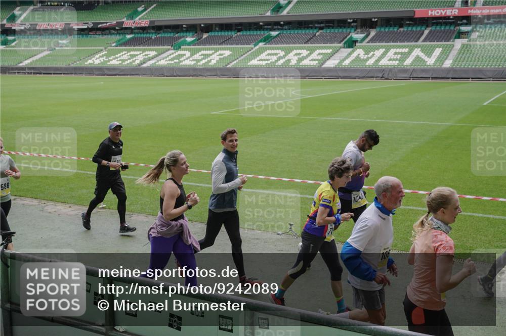 05.10.2025 - 20. swb-Marathon Bremen Michael Burmester http://msf.ph/oto/9242089 05.10.2025 10:35:25 Laufen im Stadion 7163, 9183, 9188, 9201, 9219, 9350, 9433, 9451, 9495, 9508, 9540, 9550, 9576, 9582, 9601, 9609, 9612, 9622, 9625, 9666, 9672, 9722, 9766, 9790, 9847, 9886, 9914, 9925, 9937, 9952, 9962, 9968, 9981, 10039, 10049, 10055, 10059, 10080, 10084, 10105, 10138, 10145, 10169, 10179, 10225, 10250, 10260, 10263, 10281, 10353, 10359, 10368, 10377, 10395, 10555, 10644, 10653, 10694, 10834, 10845, 10950, 10988, 7147, 9292, 9372, 9430, 9547, 9585, 9669, 9719, 9783 meine-sportfotos.de