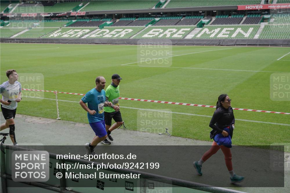 05.10.2025 - 20. swb-Marathon Bremen Michael Burmester http://msf.ph/oto/9242199 05.10.2025 10:35:29 Laufen im Stadion 7163, 9183, 9188, 9201, 9219, 9231, 9330, 9350, 9433, 9451, 9495, 9508, 9540, 9550, 9576, 9582, 9601, 9609, 9612, 9622, 9625, 9634, 9666, 9672, 9722, 9790, 9886, 9904, 9914, 9925, 9937, 9954, 9962, 9968, 10039, 10049, 10055, 10059, 10063, 10084, 10105, 10138, 10145, 10169, 10179, 10225, 10250, 10263, 10281, 10353, 10359, 10368, 10377, 10395, 10555, 10644, 10694, 10834, 10845, 10950, 10988, 7147, 9292, 9430, 9669, 9672, 9719, 9783 meine-sportfotos.de