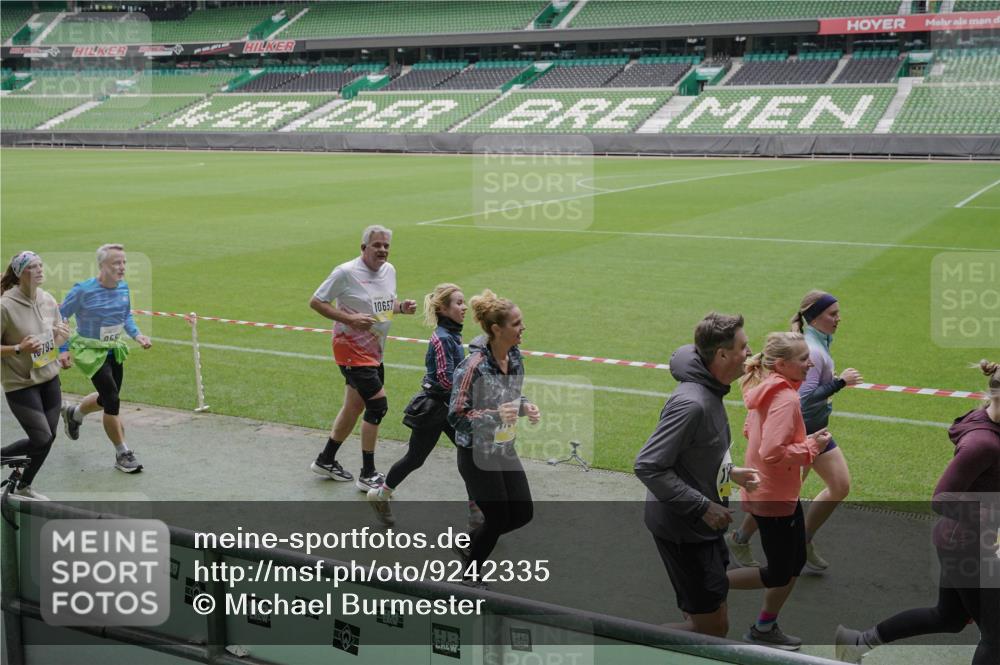 05.10.2025 - 20. swb-Marathon Bremen Michael Burmester http://msf.ph/oto/9242335 05.10.2025 10:35:33 Laufen im Stadion 7163, 7177, 7178, 9183, 9188, 9201, 9231, 9330, 9350, 9433, 9451, 9495, 9508, 9516, 9518, 9542, 9550, 9576, 9582, 9601, 9609, 9612, 9622, 9625, 9634, 9666, 9722, 9737, 9790, 9886, 9904, 9914, 9937, 9954, 9962, 9968, 10039, 10049, 10055, 10059, 10063, 10079, 10084, 10105, 10138, 10139, 10145, 10169, 10179, 10225, 10228, 10250, 10263, 10281, 10336, 10353, 10359, 10368, 10377, 10395, 10555, 10644, 10694, 10834, 10845, 10950, 10988, 7147, 9292, 9430, 9669, 9672 meine-sportfotos.de
