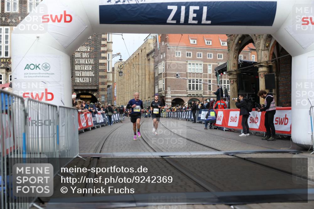 05.10.2025 - 20. swb-Marathon Bremen Yannick Fuchs http://msf.ph/oto/9242369 05.10.2025 10:41:33 Ziel 10744, 10910 meine-sportfotos.de