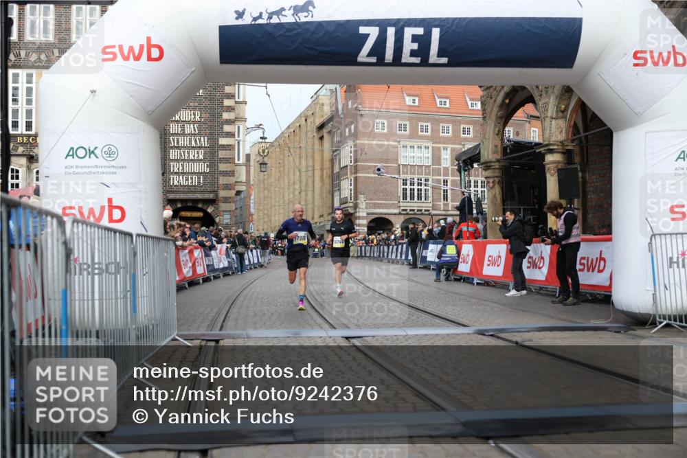 05.10.2025 - 20. swb-Marathon Bremen Yannick Fuchs http://msf.ph/oto/9242376 05.10.2025 10:41:33 Ziel 10744, 10910 meine-sportfotos.de