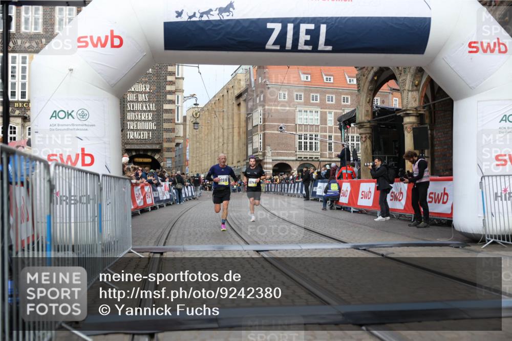 05.10.2025 - 20. swb-Marathon Bremen Yannick Fuchs http://msf.ph/oto/9242380 05.10.2025 10:41:33 Ziel 10744, 10910 meine-sportfotos.de