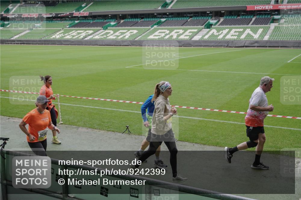 05.10.2025 - 20. swb-Marathon Bremen Michael Burmester http://msf.ph/oto/9242399 05.10.2025 10:35:34 Laufen im Stadion 7163, 7177, 7178, 9183, 9201, 9231, 9330, 9350, 9433, 9451, 9495, 9508, 9516, 9518, 9542, 9550, 9576, 9582, 9601, 9609, 9612, 9622, 9625, 9634, 9666, 9722, 9737, 9790, 9886, 9904, 9914, 9937, 9954, 9962, 9968, 10039, 10049, 10055, 10059, 10063, 10079, 10084, 10105, 10127, 10138, 10139, 10145, 10169, 10179, 10225, 10228, 10250, 10263, 10281, 10336, 10353, 10359, 10368, 10377, 10395, 10555, 10644, 10694, 10834, 10845, 10950, 10988, 7147, 9292, 9430, 9669, 9672 meine-sportfotos.de