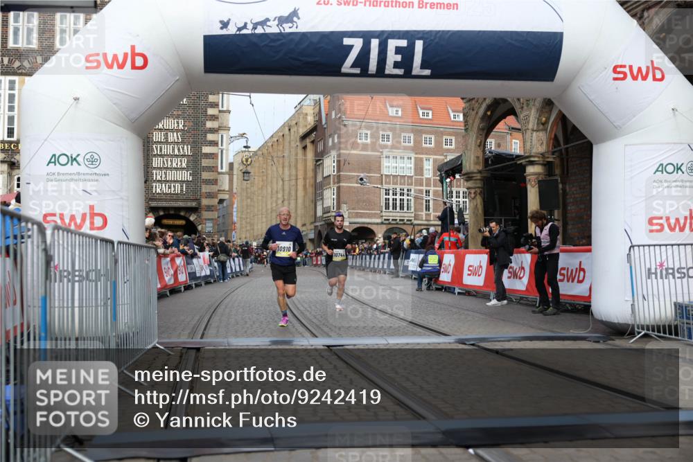 05.10.2025 - 20. swb-Marathon Bremen Yannick Fuchs http://msf.ph/oto/9242419 05.10.2025 10:41:33 Ziel 10744, 10910 meine-sportfotos.de