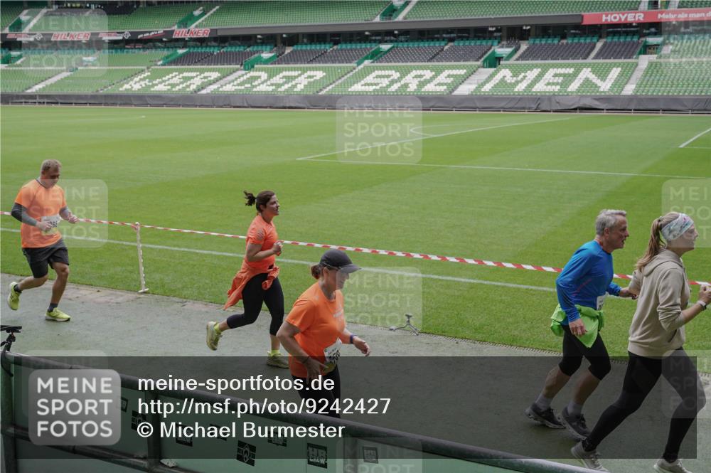 05.10.2025 - 20. swb-Marathon Bremen Michael Burmester http://msf.ph/oto/9242427 05.10.2025 10:35:35 Laufen im Stadion 7163, 7177, 7178, 9183, 9201, 9231, 9330, 9350, 9433, 9451, 9495, 9508, 9516, 9518, 9542, 9550, 9576, 9582, 9601, 9609, 9612, 9622, 9625, 9634, 9666, 9722, 9737, 9790, 9886, 9904, 9914, 9937, 9954, 9962, 9968, 10039, 10049, 10055, 10059, 10063, 10079, 10084, 10105, 10127, 10138, 10139, 10145, 10169, 10179, 10225, 10228, 10250, 10281, 10336, 10353, 10359, 10368, 10377, 10395, 10555, 10644, 10694, 10834, 10845, 10950, 10988, 7147, 9292, 9430, 9669, 9672 meine-sportfotos.de