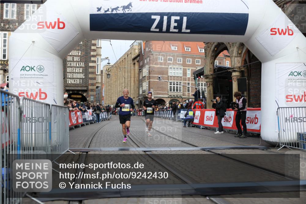 05.10.2025 - 20. swb-Marathon Bremen Yannick Fuchs http://msf.ph/oto/9242430 05.10.2025 10:41:33 Ziel 10744, 10910 meine-sportfotos.de