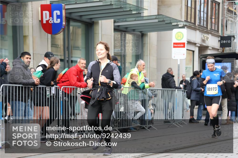 05.10.2025 - 20. swb-Marathon Bremen Strokosch-Dieckow http://msf.ph/oto/9242439 05.10.2025 10:48:43 Ziel 7202, 7414, 9014, 9216, 9255, 9317, 9333, 9457, 9556, 9583, 9674, 10016, 10047, 10221, 10449, 10733, 10877, 10973, 11057, 11248, 11673, 11695, 7202, 7414, 9014, 9216, 9255, 9317, 9333, 9457, 9556, 9583, 9674, 10016, 10047, 10221, 10449, 10733, 10877, 10973, 11057, 11248, 11673, 11695 meine-sportfotos.de
