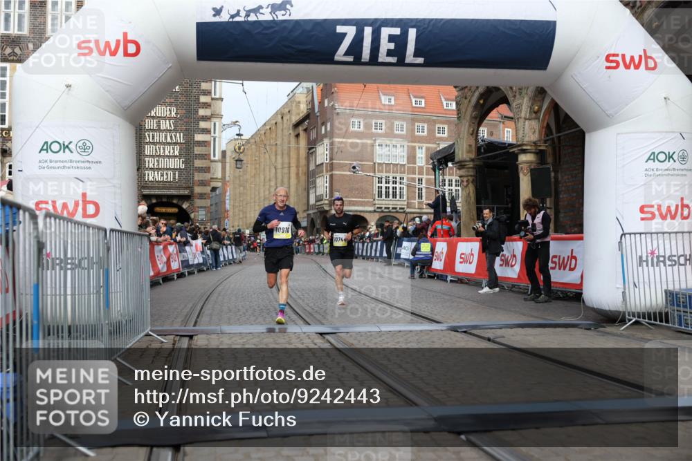 05.10.2025 - 20. swb-Marathon Bremen Yannick Fuchs http://msf.ph/oto/9242443 05.10.2025 10:41:33 Ziel 10744, 10910 meine-sportfotos.de