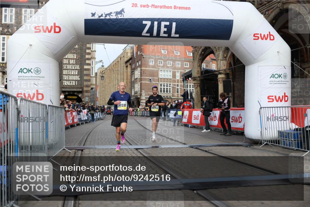 05.10.2025 - 20. swb-Marathon Bremen Yannick Fuchs http://msf.ph/oto/9242516 05.10.2025 10:41:34 Ziel 10744, 10910 meine-sportfotos.de