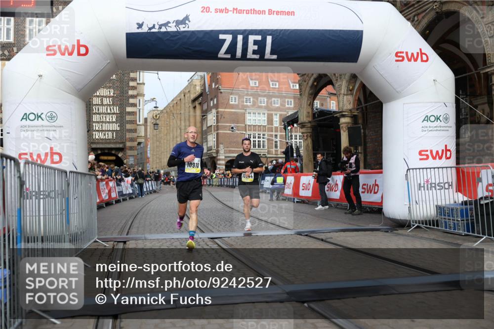 05.10.2025 - 20. swb-Marathon Bremen Yannick Fuchs http://msf.ph/oto/9242527 05.10.2025 10:41:34 Ziel 10744, 10910 meine-sportfotos.de