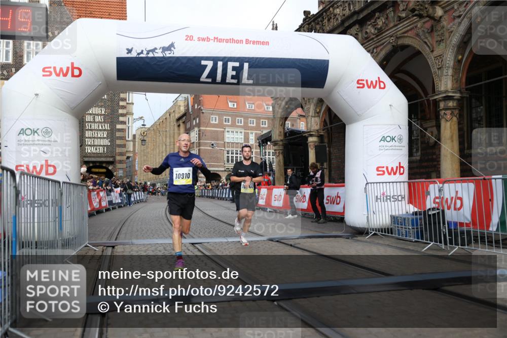 05.10.2025 - 20. swb-Marathon Bremen Yannick Fuchs http://msf.ph/oto/9242572 05.10.2025 10:41:35 Ziel 10744, 10910 meine-sportfotos.de