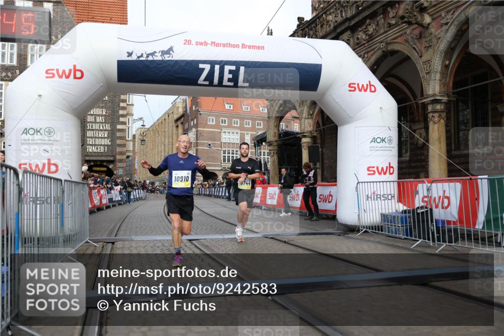 05.10.2025 - 20. swb-Marathon Bremen Yannick Fuchs http://msf.ph/oto/9242583 05.10.2025 10:41:35 Ziel 10744, 10910 meine-sportfotos.de