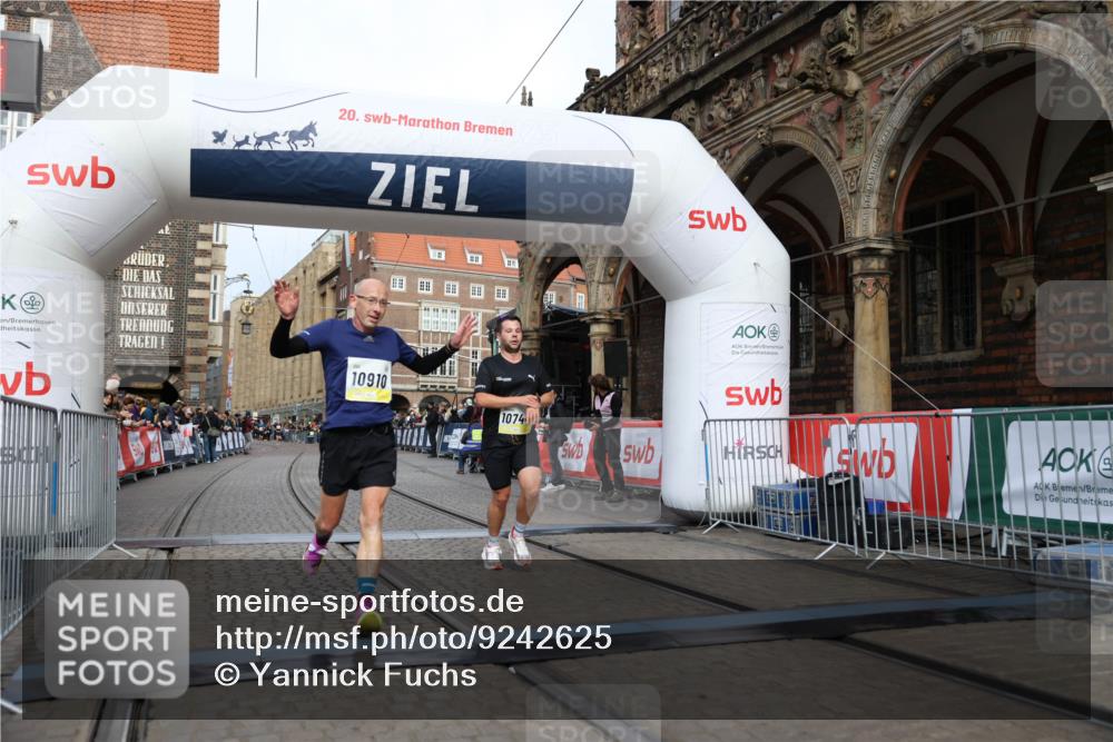 05.10.2025 - 20. swb-Marathon Bremen Yannick Fuchs http://msf.ph/oto/9242625 05.10.2025 10:41:35 Ziel 10744, 10910 meine-sportfotos.de