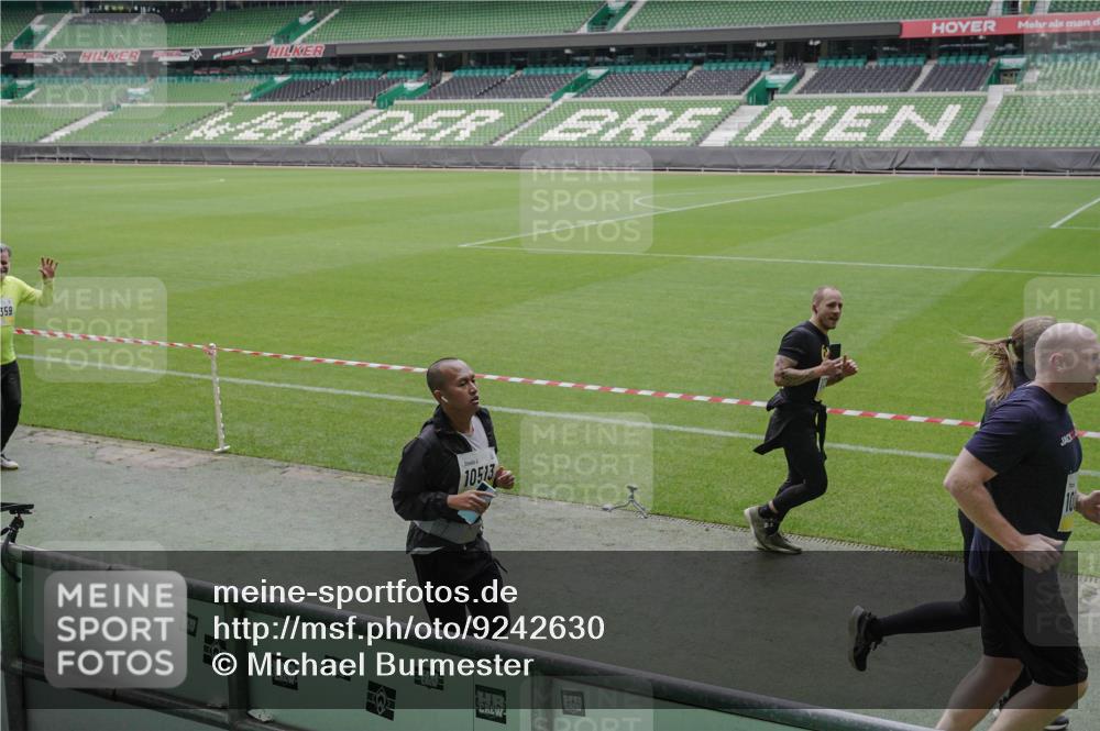 05.10.2025 - 20. swb-Marathon Bremen Michael Burmester http://msf.ph/oto/9242630 05.10.2025 10:35:42 Laufen im Stadion 7163, 7177, 7178, 9173, 9231, 9278, 9330, 9350, 9433, 9450, 9451, 9462, 9495, 9508, 9516, 9518, 9542, 9550, 9576, 9582, 9601, 9609, 9612, 9622, 9625, 9634, 9666, 9737, 9790, 9880, 9886, 9904, 9914, 9937, 9954, 9962, 9968, 9977, 10006, 10039, 10049, 10055, 10059, 10063, 10079, 10084, 10105, 10127, 10138, 10139, 10143, 10145, 10179, 10225, 10228, 10250, 10293, 10336, 10353, 10359, 10367, 10368, 10377, 10395, 10555, 10644, 10694, 10834, 10845, 10988, 9430, 9672 meine-sportfotos.de