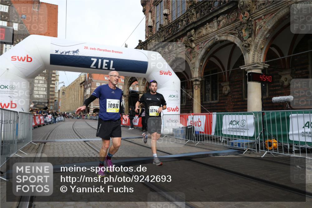 05.10.2025 - 20. swb-Marathon Bremen Yannick Fuchs http://msf.ph/oto/9242693 05.10.2025 10:41:36 Ziel 10744, 10910 meine-sportfotos.de