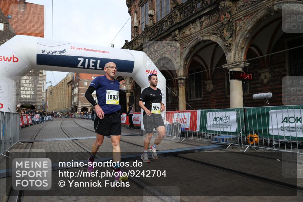 05.10.2025 - 20. swb-Marathon Bremen Yannick Fuchs http://msf.ph/oto/9242704 05.10.2025 10:41:36 Ziel 10744, 10910 meine-sportfotos.de
