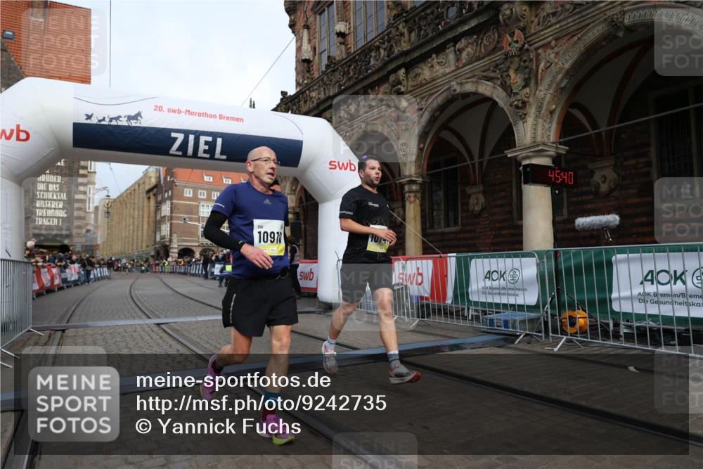 05.10.2025 - 20. swb-Marathon Bremen Yannick Fuchs http://msf.ph/oto/9242735 05.10.2025 10:41:36 Ziel 10744, 10910 meine-sportfotos.de