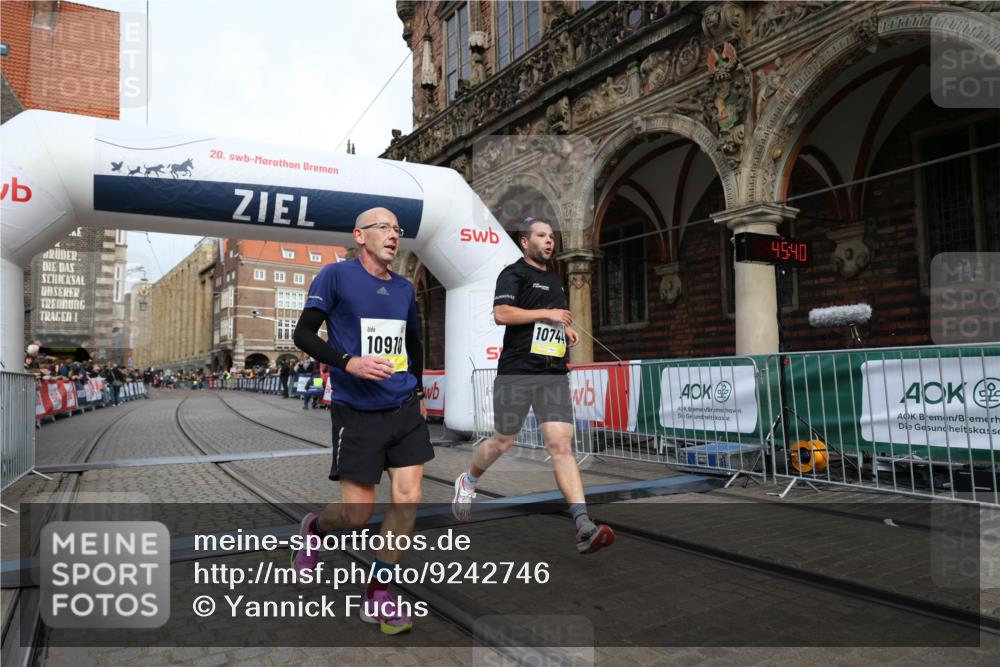 05.10.2025 - 20. swb-Marathon Bremen Yannick Fuchs http://msf.ph/oto/9242746 05.10.2025 10:41:36 Ziel 10744, 10910 meine-sportfotos.de