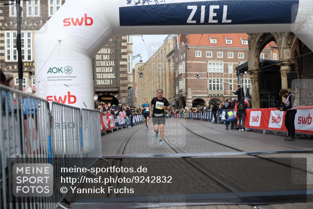 05.10.2025 - 20. swb-Marathon Bremen Yannick Fuchs http://msf.ph/oto/9242832 05.10.2025 10:41:48 Ziel 9253, 11701 meine-sportfotos.de