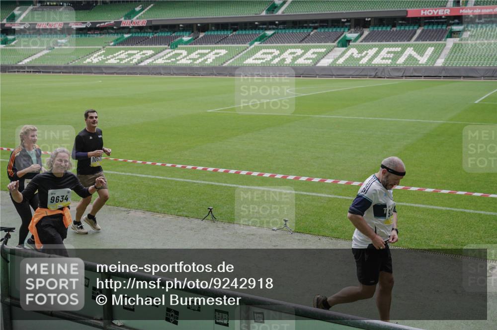 05.10.2025 - 20. swb-Marathon Bremen Michael Burmester http://msf.ph/oto/9242918 05.10.2025 10:35:52 Laufen im Stadion 7163, 7177, 7178, 9005, 9173, 9174, 9231, 9278, 9327, 9330, 9350, 9370, 9378, 9389, 9433, 9450, 9451, 9454, 9462, 9495, 9508, 9516, 9518, 9542, 9550, 9576, 9582, 9601, 9609, 9612, 9625, 9634, 9666, 9686, 9737, 9790, 9880, 9886, 9904, 9914, 9937, 9954, 9962, 9977, 10006, 10039, 10049, 10055, 10059, 10063, 10079, 10084, 10105, 10127, 10138, 10139, 10143, 10145, 10179, 10182, 10225, 10228, 10250, 10293, 10311, 10336, 10353, 10359, 10367, 10368, 10377, 10391, 10395 meine-sportfotos.de