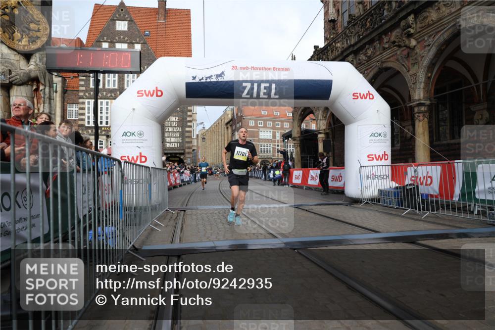 05.10.2025 - 20. swb-Marathon Bremen Yannick Fuchs http://msf.ph/oto/9242935 05.10.2025 10:41:49 Ziel 9253, 11701 meine-sportfotos.de