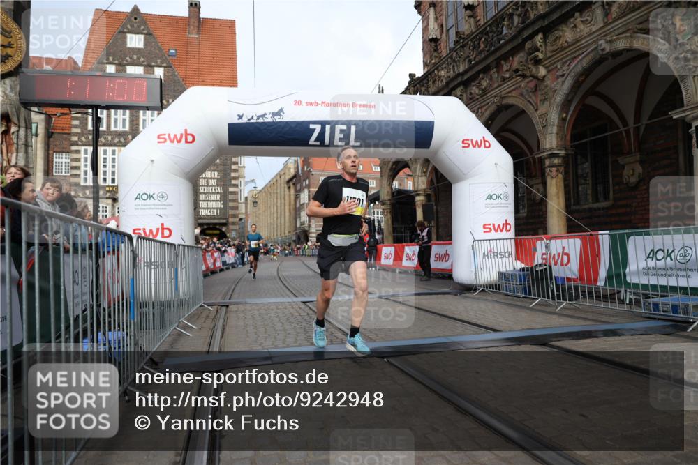 05.10.2025 - 20. swb-Marathon Bremen Yannick Fuchs http://msf.ph/oto/9242948 05.10.2025 10:41:49 Ziel 9253, 11701 meine-sportfotos.de