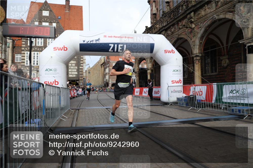 05.10.2025 - 20. swb-Marathon Bremen Yannick Fuchs http://msf.ph/oto/9242960 05.10.2025 10:41:49 Ziel 9253, 11701 meine-sportfotos.de