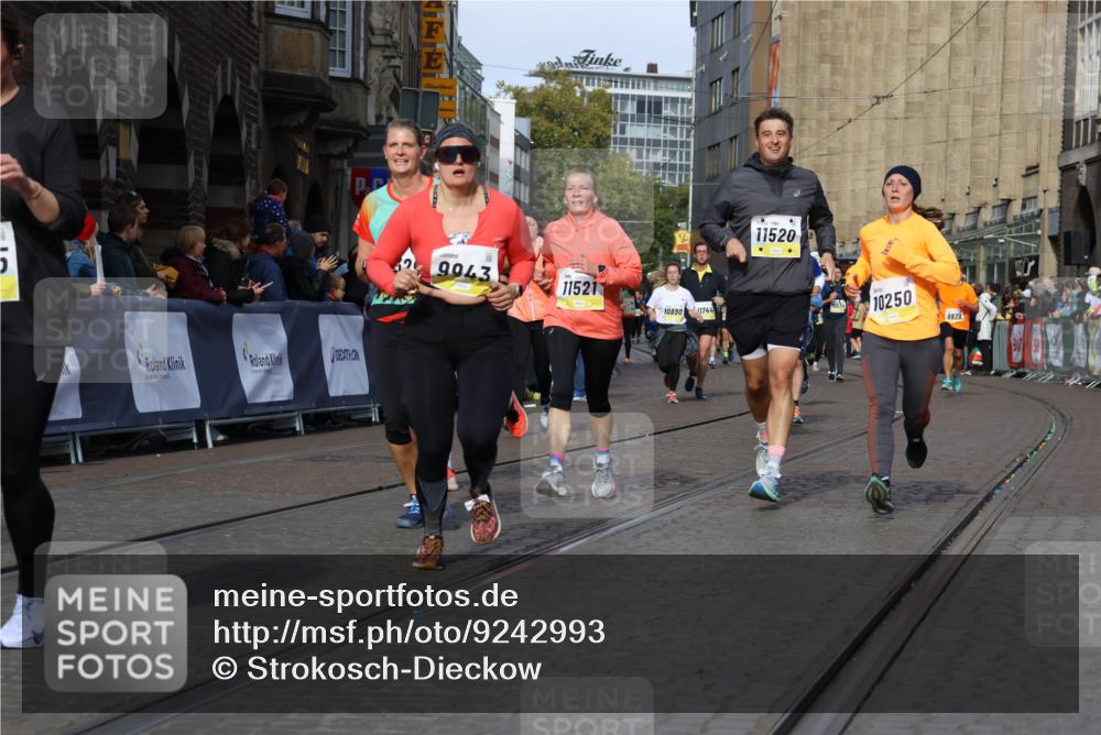 05.10.2025 - 20. swb-Marathon Bremen Strokosch-Dieckow http://msf.ph/oto/9242993 05.10.2025 10:57:42 Ziel 9309, 9372, 9585, 9943, 9979, 10225, 10250, 10329, 10341, 10555, 10890, 11457, 11520, 11521, 11575, 11731, 11744 meine-sportfotos.de