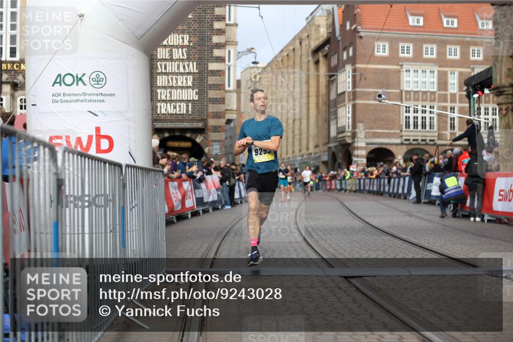 05.10.2025 - 20. swb-Marathon Bremen Yannick Fuchs http://msf.ph/oto/9243028 05.10.2025 10:41:51 Ziel 9253, 11701 meine-sportfotos.de