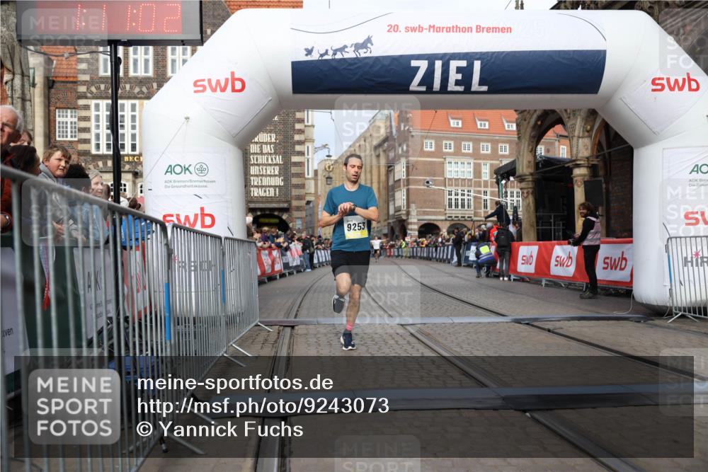 05.10.2025 - 20. swb-Marathon Bremen Yannick Fuchs http://msf.ph/oto/9243073 05.10.2025 10:41:51 Ziel 9253, 11701 meine-sportfotos.de