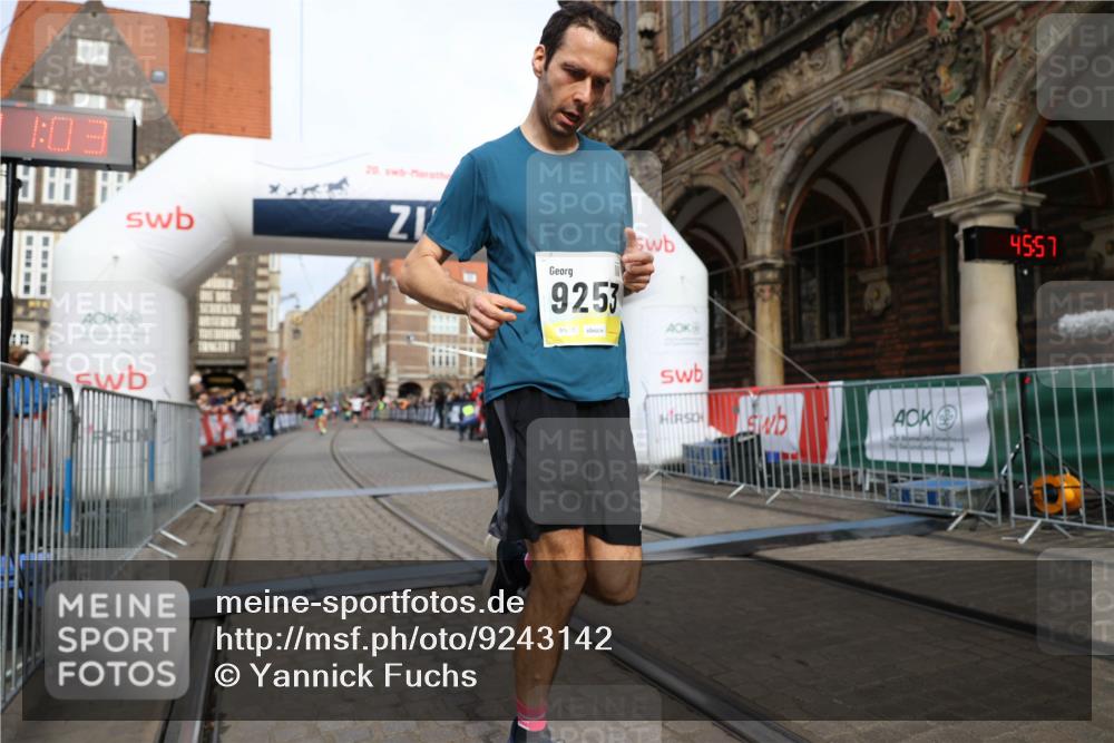 05.10.2025 - 20. swb-Marathon Bremen Yannick Fuchs http://msf.ph/oto/9243142 05.10.2025 10:41:53 Ziel 9253, 11701 meine-sportfotos.de