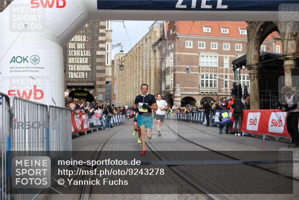 05.10.2025 - 20. swb-Marathon Bremen Yannick Fuchs http://msf.ph/oto/9243278 05.10.2025 10:41:57 Ziel 9253, 9884, 10880, 11581, 11710 meine-sportfotos.de