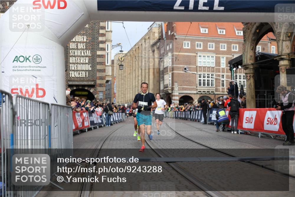 05.10.2025 - 20. swb-Marathon Bremen Yannick Fuchs http://msf.ph/oto/9243288 05.10.2025 10:41:57 Ziel 9253, 9884, 10880, 11581, 11710 meine-sportfotos.de
