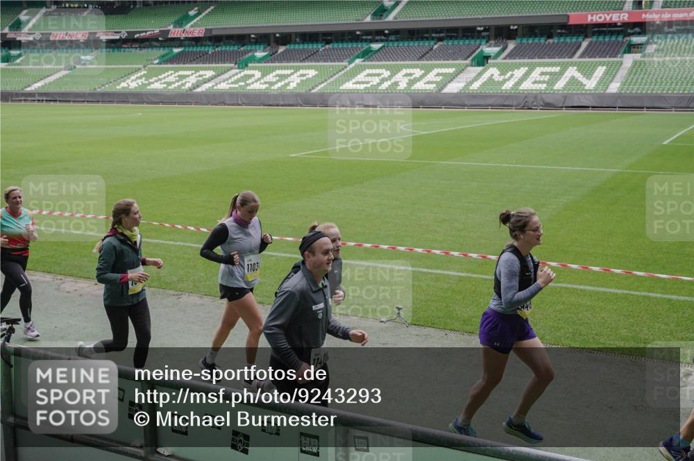 05.10.2025 - 20. swb-Marathon Bremen Michael Burmester http://msf.ph/oto/9243293 05.10.2025 10:36:04 Laufen im Stadion 7177, 7178, 7908, 8585, 9005, 9173, 9174, 9215, 9231, 9278, 9327, 9330, 9346, 9349, 9370, 9371, 9378, 9389, 9433, 9443, 9450, 9451, 9454, 9462, 9508, 9516, 9518, 9542, 9550, 9568, 9576, 9609, 9611, 9612, 9634, 9686, 9737, 9747, 9790, 9880, 9904, 9914, 9937, 9954, 9962, 9977, 10006, 10039, 10055, 10059, 10063, 10079, 10084, 10127, 10138, 10139, 10143, 10182, 10219, 10225, 10228, 10250, 10293, 10311, 10324, 10336, 10353, 10357, 10359, 10367, 10391, 7163 meine-sportfotos.de