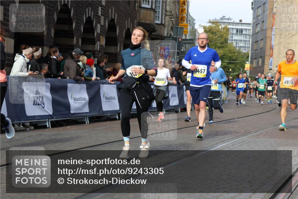05.10.2025 - 20. swb-Marathon Bremen Strokosch-Dieckow http://msf.ph/oto/9243305 05.10.2025 10:57:47 Ziel 9221, 9979, 10219, 10341, 10651, 10834, 10890, 10975, 11023, 11457, 11469, 11520, 11521, 11564, 11575, 11731, 11744 meine-sportfotos.de