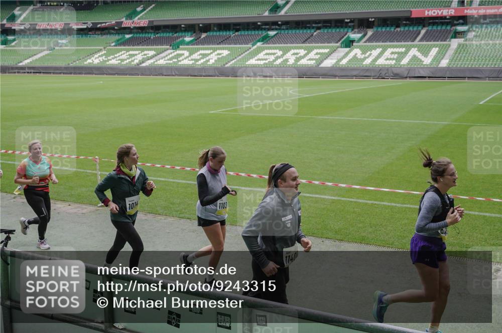 05.10.2025 - 20. swb-Marathon Bremen Michael Burmester http://msf.ph/oto/9243315 05.10.2025 10:36:05 Laufen im Stadion 7123, 7177, 7178, 7908, 8585, 9005, 9173, 9174, 9215, 9231, 9278, 9327, 9330, 9346, 9349, 9370, 9371, 9378, 9389, 9433, 9443, 9450, 9451, 9454, 9462, 9508, 9516, 9518, 9542, 9550, 9568, 9576, 9609, 9611, 9612, 9634, 9686, 9737, 9747, 9790, 9880, 9904, 9914, 9937, 9954, 9962, 9977, 10006, 10039, 10055, 10059, 10063, 10079, 10084, 10127, 10138, 10139, 10143, 10182, 10219, 10225, 10228, 10250, 10293, 10311, 10324, 10336, 10353, 10357, 10359, 10367, 10391, 7163 meine-sportfotos.de