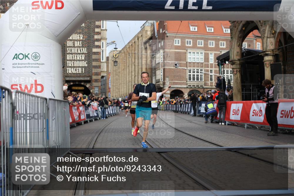 05.10.2025 - 20. swb-Marathon Bremen Yannick Fuchs http://msf.ph/oto/9243343 05.10.2025 10:41:58 Ziel 9253, 9884, 10880, 11581, 11710 meine-sportfotos.de