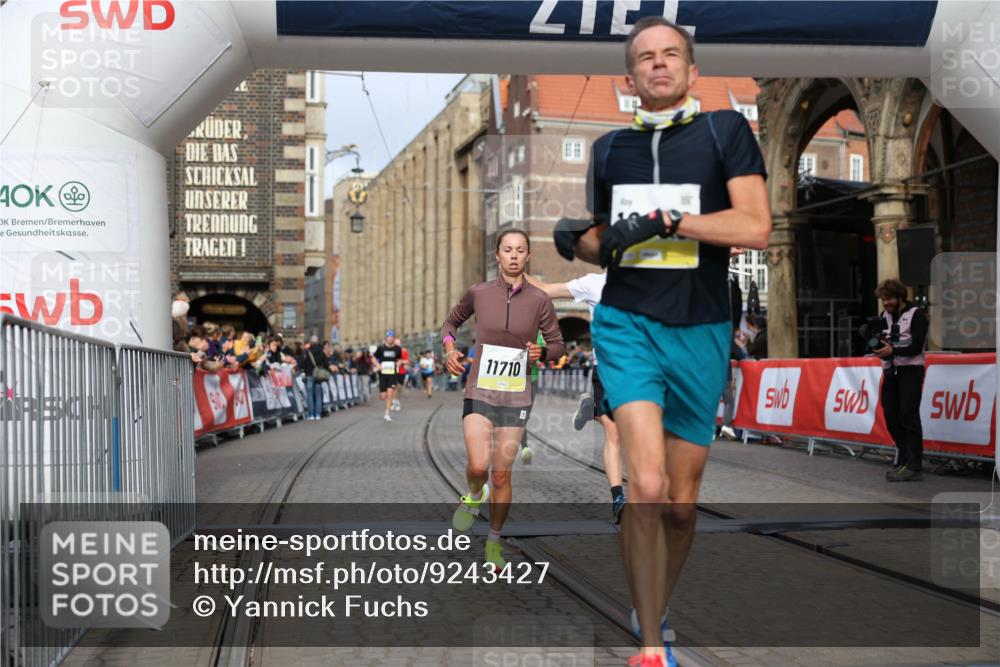 05.10.2025 - 20. swb-Marathon Bremen Yannick Fuchs http://msf.ph/oto/9243427 05.10.2025 10:42:00 Ziel 9884, 10104, 10880, 11581, 11710 meine-sportfotos.de