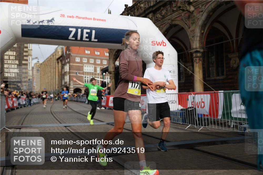 05.10.2025 - 20. swb-Marathon Bremen Yannick Fuchs http://msf.ph/oto/9243519 05.10.2025 10:42:01 Ziel 9884, 10104, 10691, 10880, 11581, 11710 meine-sportfotos.de