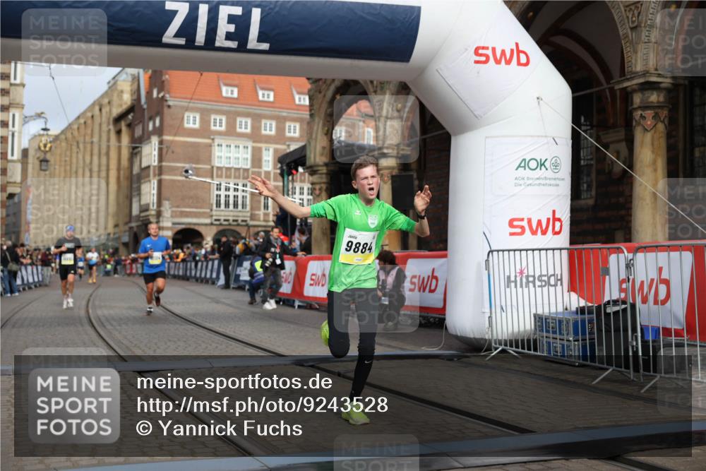 05.10.2025 - 20. swb-Marathon Bremen Yannick Fuchs http://msf.ph/oto/9243528 05.10.2025 10:42:01 Ziel 9884, 10104, 10691, 10880, 11581, 11710 meine-sportfotos.de