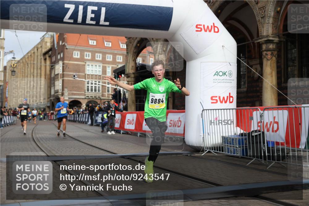 05.10.2025 - 20. swb-Marathon Bremen Yannick Fuchs http://msf.ph/oto/9243547 05.10.2025 10:42:01 Ziel 9884, 10104, 10691, 10880, 11581, 11710 meine-sportfotos.de