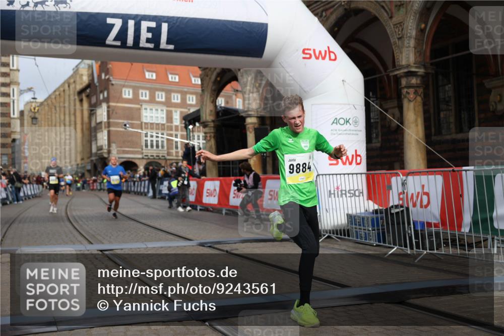 05.10.2025 - 20. swb-Marathon Bremen Yannick Fuchs http://msf.ph/oto/9243561 05.10.2025 10:42:02 Ziel 9884, 10104, 10155, 10691, 10880, 11581, 11710 meine-sportfotos.de