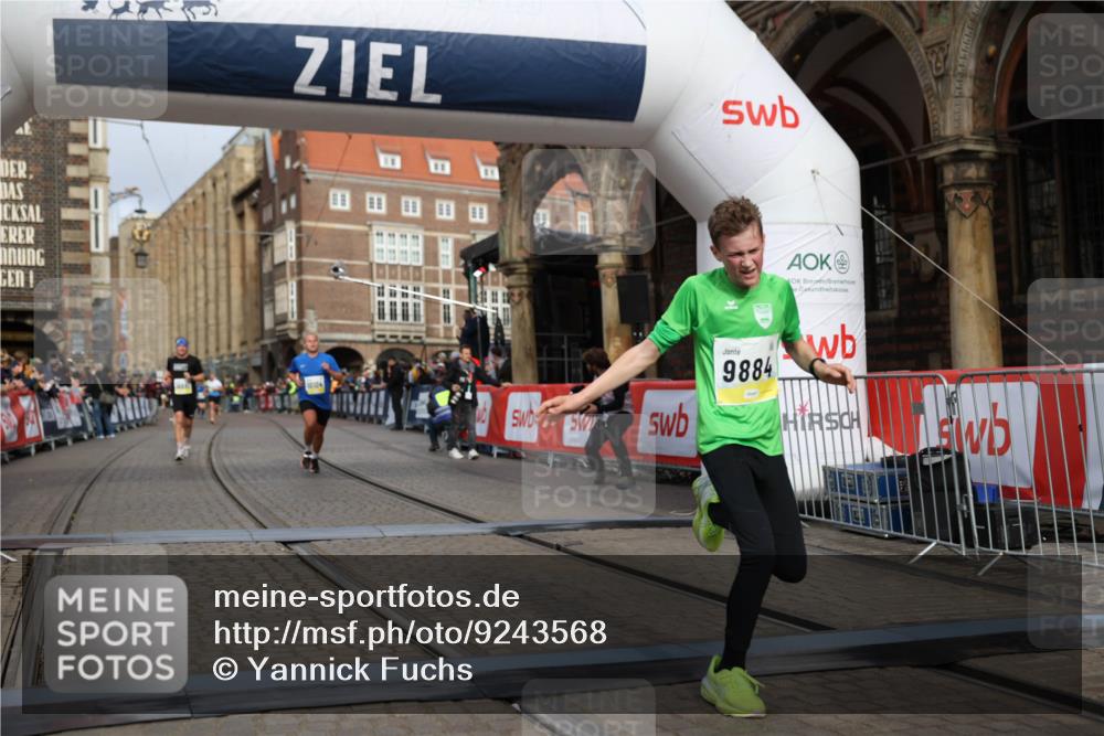 05.10.2025 - 20. swb-Marathon Bremen Yannick Fuchs http://msf.ph/oto/9243568 05.10.2025 10:42:02 Ziel 9884, 10104, 10155, 10691, 10880, 11581, 11710 meine-sportfotos.de