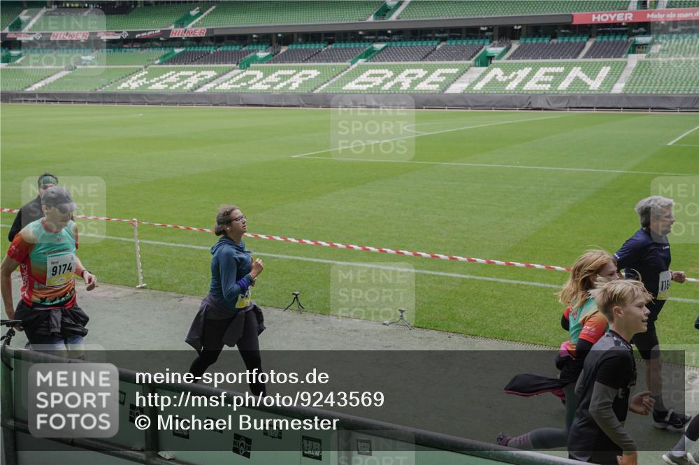 05.10.2025 - 20. swb-Marathon Bremen Michael Burmester http://msf.ph/oto/9243569 05.10.2025 10:36:11 Laufen im Stadion 7123, 7177, 7178, 7908, 8585, 9005, 9173, 9174, 9215, 9231, 9278, 9327, 9330, 9346, 9349, 9370, 9371, 9378, 9389, 9433, 9443, 9450, 9451, 9454, 9462, 9516, 9518, 9542, 9568, 9608, 9609, 9611, 9613, 9634, 9635, 9686, 9737, 9747, 9880, 9904, 9914, 9937, 9954, 9962, 9977, 10006, 10039, 10059, 10063, 10079, 10084, 10127, 10138, 10139, 10143, 10182, 10219, 10228, 10250, 10293, 10311, 10324, 10336, 10353, 10357, 10359, 10367, 10391, 10560, 7163 meine-sportfotos.de