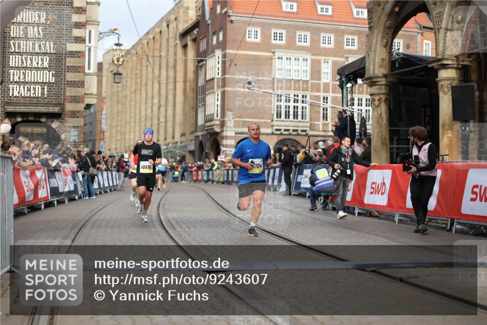 05.10.2025 - 20. swb-Marathon Bremen Yannick Fuchs http://msf.ph/oto/9243607 05.10.2025 10:42:02 Ziel 9884, 10104, 10155, 10691, 10880, 11581, 11710 meine-sportfotos.de