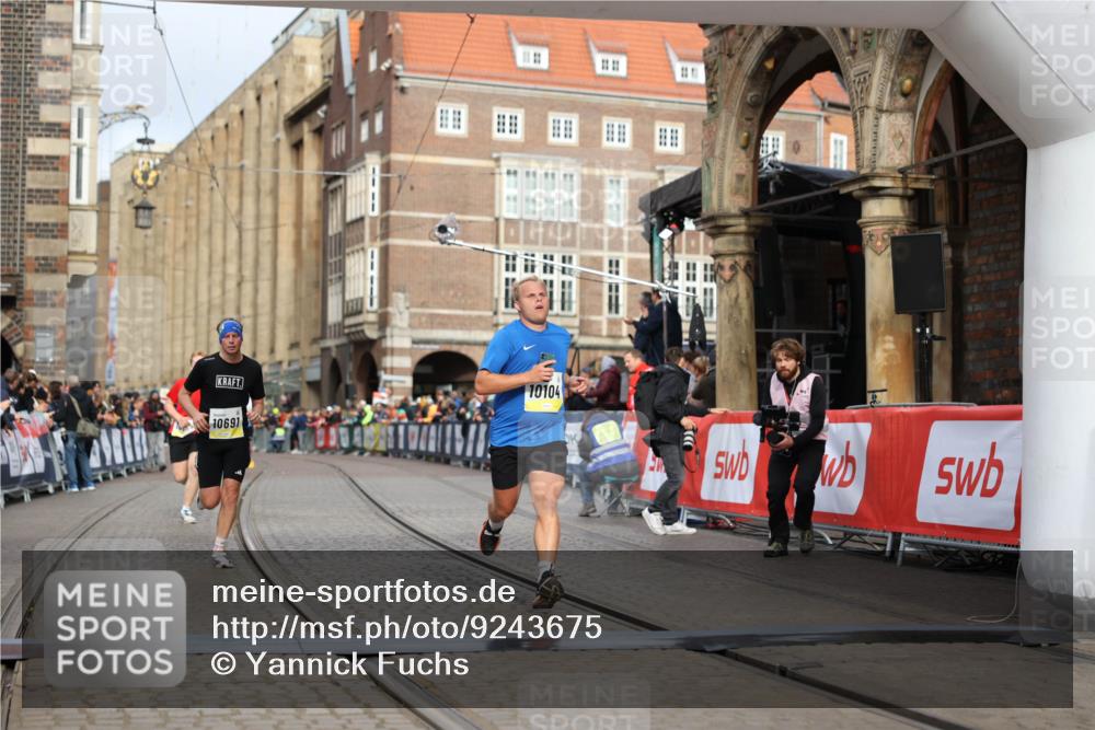 05.10.2025 - 20. swb-Marathon Bremen Yannick Fuchs http://msf.ph/oto/9243675 05.10.2025 10:42:03 Ziel 9884, 10104, 10155, 10691, 10880, 11581, 11710 meine-sportfotos.de