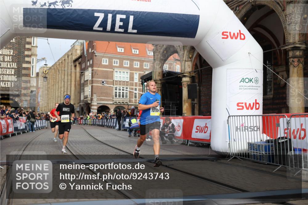 05.10.2025 - 20. swb-Marathon Bremen Yannick Fuchs http://msf.ph/oto/9243743 05.10.2025 10:42:04 Ziel 9884, 10104, 10155, 10691, 10880, 11581, 11710 meine-sportfotos.de