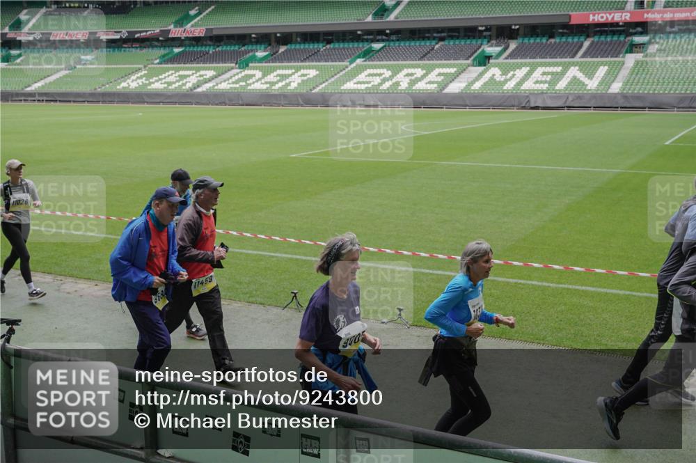 05.10.2025 - 20. swb-Marathon Bremen Michael Burmester http://msf.ph/oto/9243800 05.10.2025 10:36:16 Laufen im Stadion 7123, 7177, 7178, 7908, 8585, 9005, 9173, 9174, 9215, 9231, 9278, 9327, 9330, 9346, 9349, 9370, 9371, 9378, 9389, 9433, 9443, 9450, 9451, 9454, 9462, 9516, 9518, 9542, 9568, 9593, 9608, 9609, 9611, 9613, 9634, 9635, 9686, 9737, 9747, 9880, 9904, 9937, 9954, 9977, 9991, 10006, 10039, 10059, 10063, 10079, 10127, 10138, 10139, 10143, 10182, 10219, 10228, 10250, 10293, 10311, 10324, 10336, 10353, 10357, 10359, 10367, 10391, 10406, 10558, 10560, 10901, 7163 meine-sportfotos.de