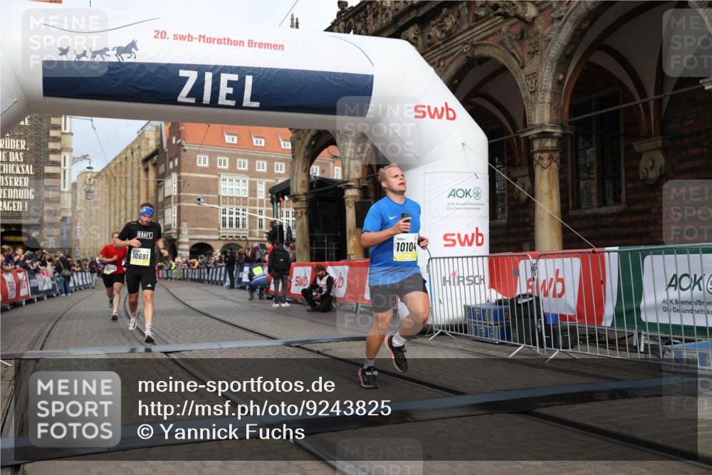 05.10.2025 - 20. swb-Marathon Bremen Yannick Fuchs http://msf.ph/oto/9243825 05.10.2025 10:42:04 Ziel 9884, 10104, 10155, 10691, 10880, 11581, 11710 meine-sportfotos.de