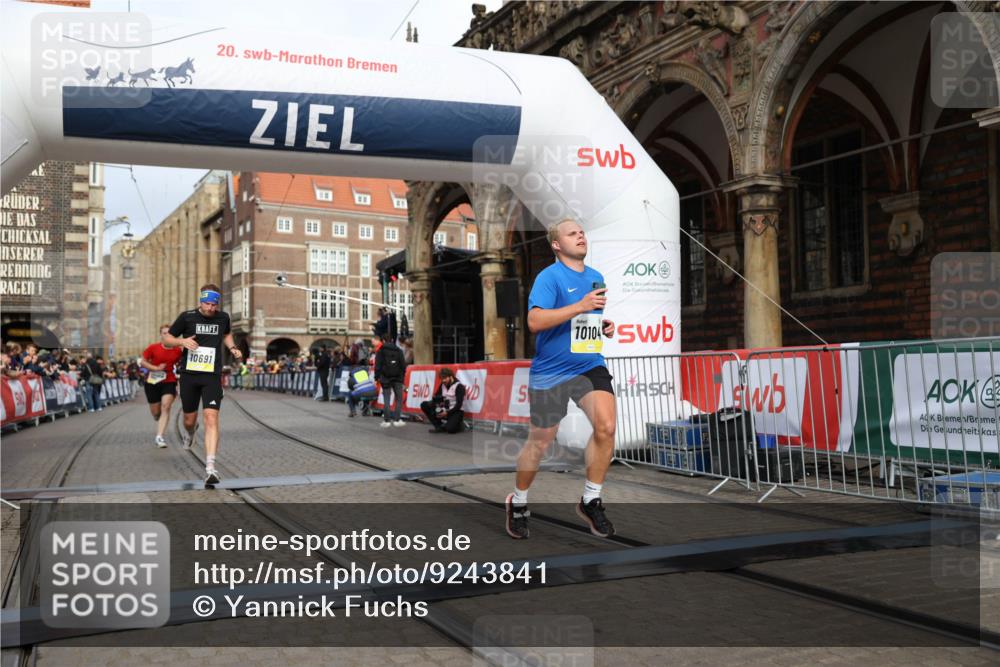 05.10.2025 - 20. swb-Marathon Bremen Yannick Fuchs http://msf.ph/oto/9243841 05.10.2025 10:42:04 Ziel 9884, 10104, 10155, 10691, 10880, 11581, 11710 meine-sportfotos.de